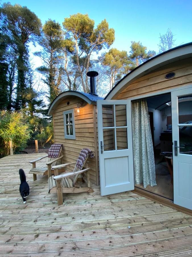 Chez Maurice Luxury Shepherds Hut With Bath And Hot Tub Kelling Екстериор снимка