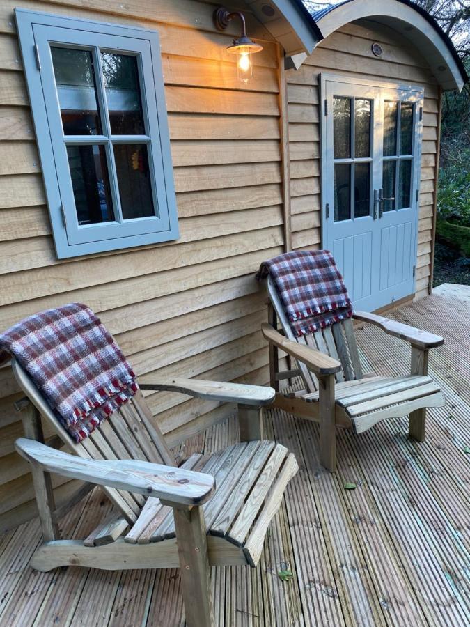 Chez Maurice Luxury Shepherds Hut With Bath And Hot Tub Kelling Екстериор снимка