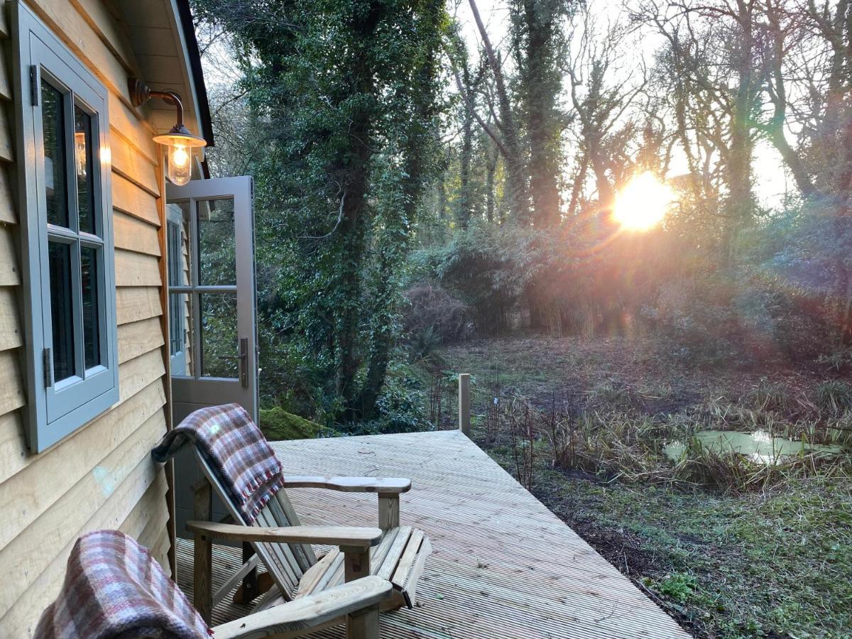 Chez Maurice Luxury Shepherds Hut With Bath And Hot Tub Kelling Екстериор снимка